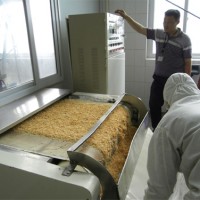 食品微波烘干殺菌機  食品微波烘干殺菌機廠家