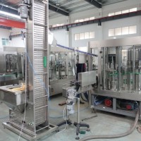 全自動(dòng)三合一飲用水灌裝機(jī)械