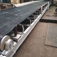 石粉爬坡再水平皮帶運(yùn)輸機(jī)   沙子水平再爬坡送料機(jī)