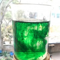 翠綠色